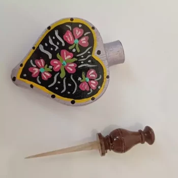 سرمه دان چوبی طرح قلبی رنگ آمیزی شده تک عددی