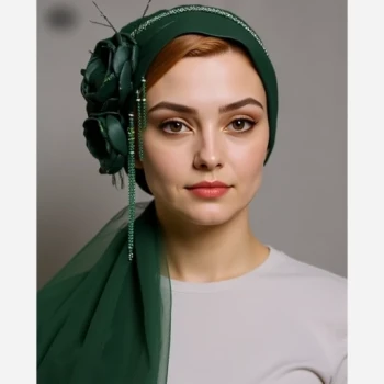 توربان مجلسی با سه گل دست ساز دارای رنگ بندی