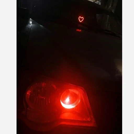 قلب چراغدار رنگ قرمز