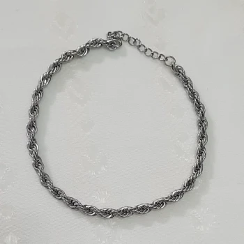 دستبند استیل اسپرت مدل طنابی نقره ای رنگ ثابت مناسب ساده پسندان و مصرف روزمره  قابل سفارش در دو رنگ نقره ای و طلایی 